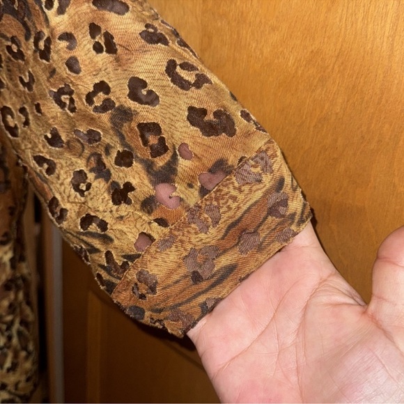 Leopard Print Button-Up Shirt burnout size 2X - Picture 5 of 6